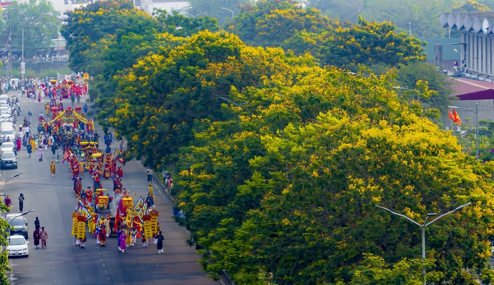 Huế đón du khách trẩy hội Điện Huệ Nam 2026