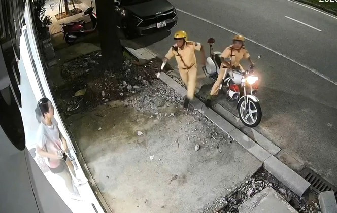 SỰ THẬT VỀ VIỆC CSGT HUẾ VÀO NHÀ DÂN HỖ TRỢ NGƯỜI BỊ ĐỘT QUỴ