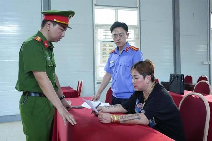 KHỞI TỐ TIKTOKER “THẢO RÀN RI MỘC CHÂU” CHO VAY THEO KIỂU TÍN DỤNG ĐEN