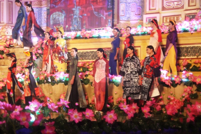 Khai mạc Festival Nghề truyền thống Huế dưới mưa