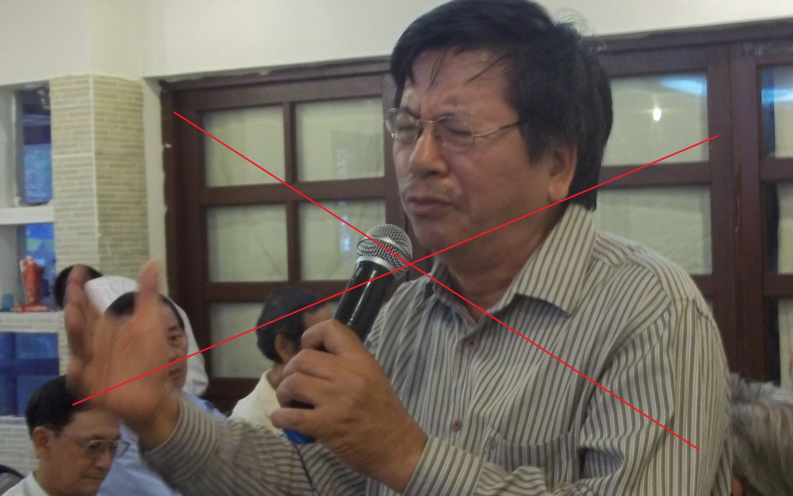 NGÓN ĐÒN HIỂM VÀ XẢO TRÁ CỦA TRẦN MẠNH HẢO