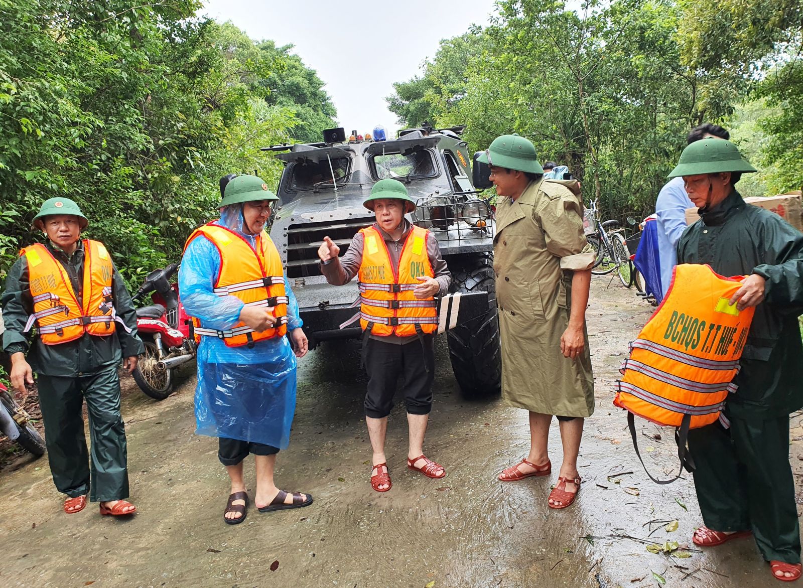 ĐẢM BẢO AN TOÀN TÍNH MẠNG, KHÔNG ĐỂ NGƯỜI DÂN BỊ THIẾU ĐÓI