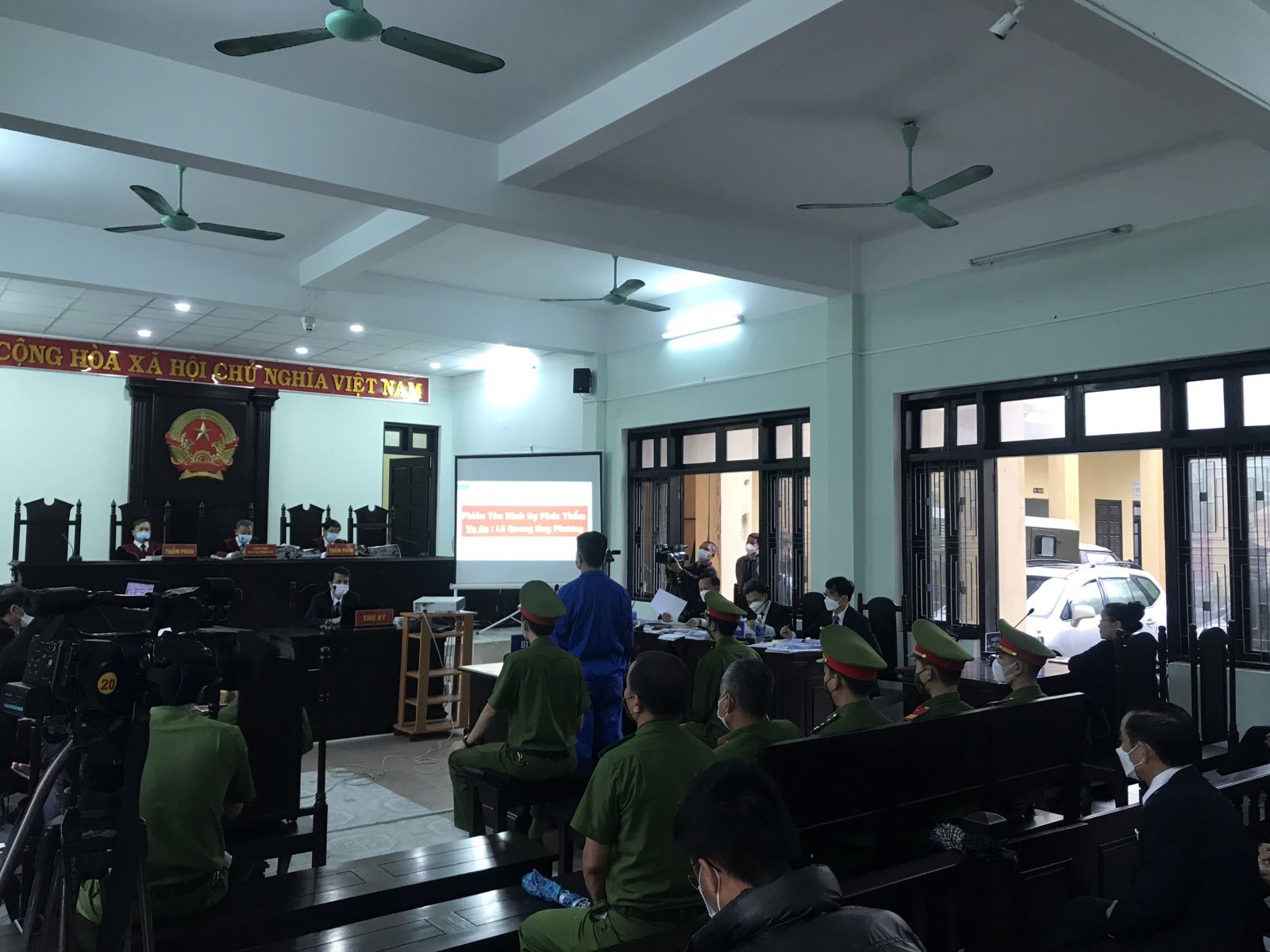 MỘT PHIÊN TÒA ĐÚNG PHÁP LUẬT