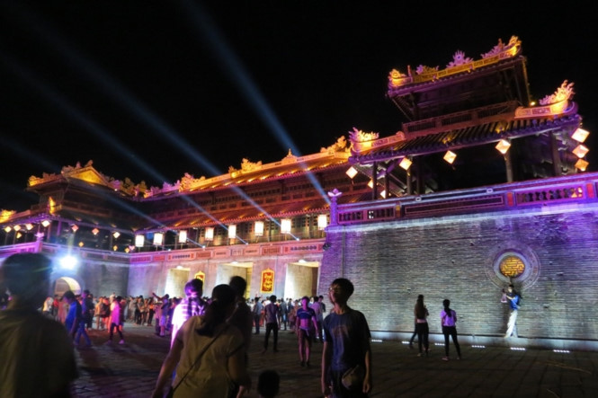 Hoàng cung Huế mở cửa về đêm sau 72 năm vắng lạnh