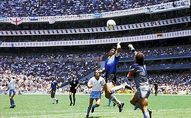 MARADONA QUA ĐỜI
