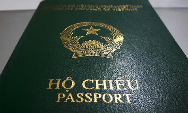 Sự lố bịch của những kẻ mượn thứ hạng hộ chiếu để miệt thị dân tộc