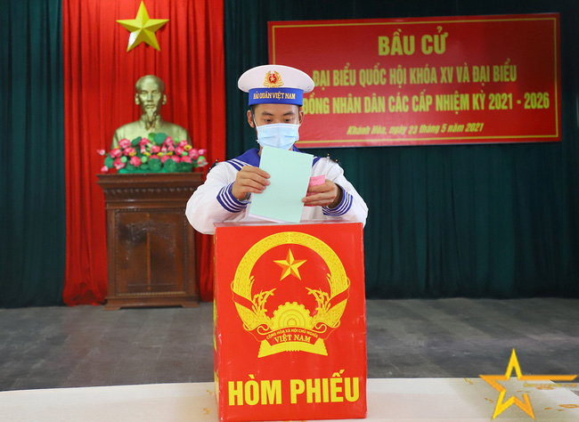 BÀY TRÒ RỒI TỰ BIẾN MÌNH THÀNH MỘT KẺ “CHẢ RA LÀM SAO”