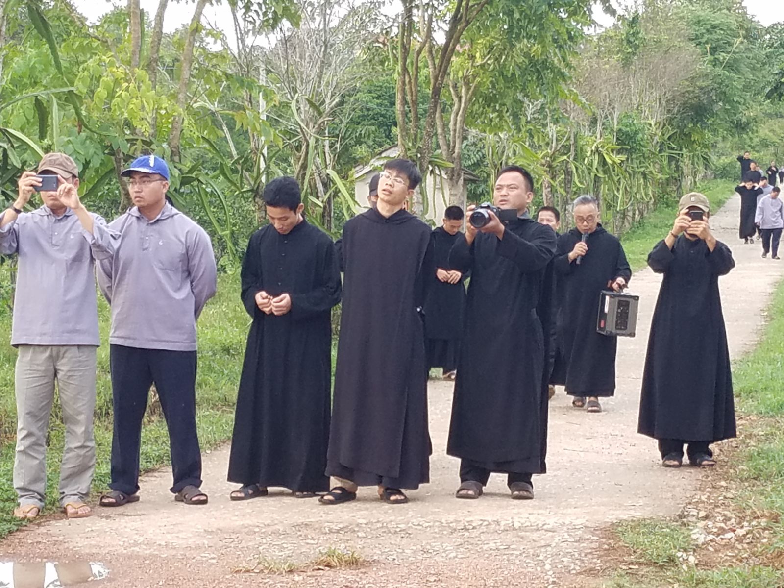 ĐAN VIỆN THIÊN AN TRỞ THÀNH NƠI DIỄN TRÒ CỦA TU SỸ VÀ GIÁO DÂN