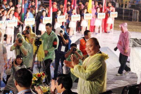 Về việc Thủ tướng Nguyễn Xuân Phúc trao giấy chứng nhận Tổ quốc ghi công cho Bà mẹ VNAH