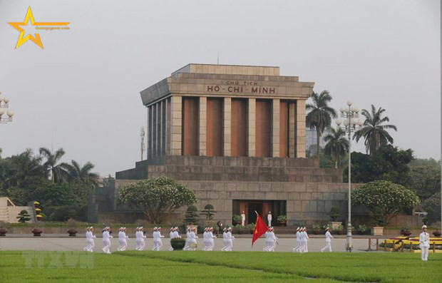 NGUYỄN VĂN ĐÀI KHÔNG THỂ BÔI NHỌ  HÌNH TƯỢNG CHỦ TỊCH HỒ CHÍ MINH