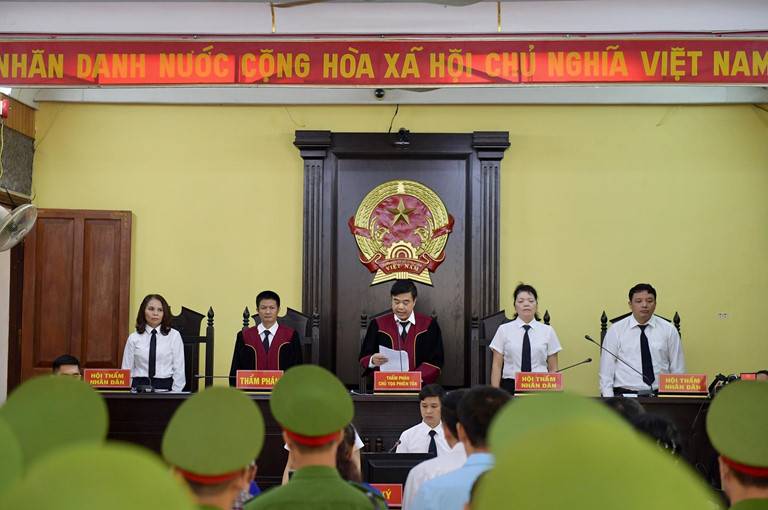 BỊA ĐẶT THÔNG TIN HÒNG LÀM MÉO MÓ CÁC VỤ ÁN