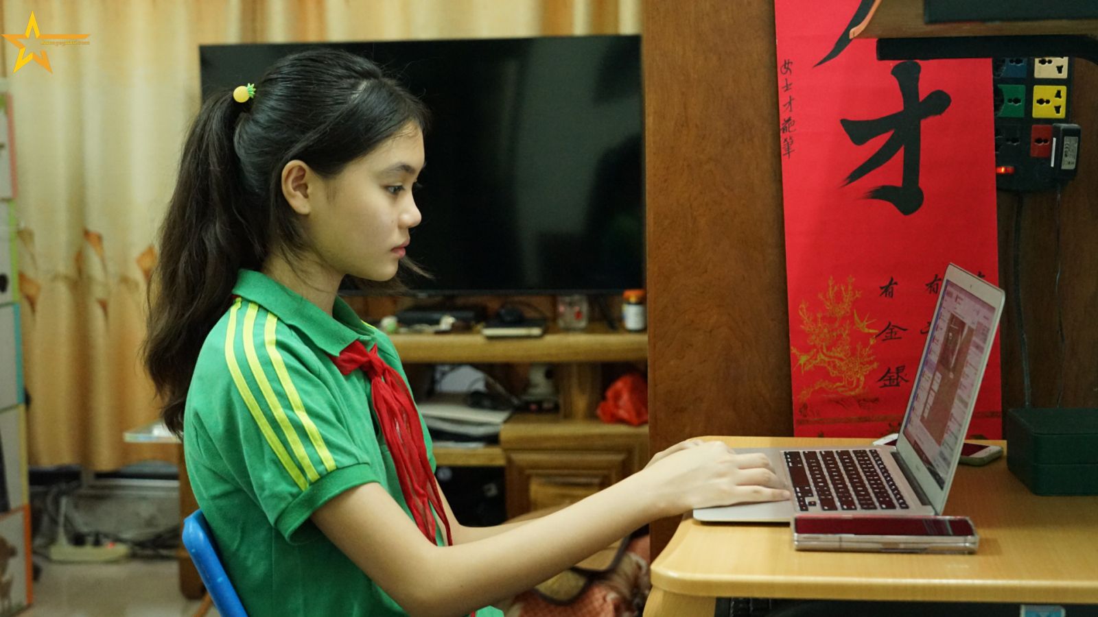 KHÔNG THỂ PHỦ NHẬN TÍNH NHÂN VĂN CỦA CHƯƠNG TRÌNH “SÓNG VÀ MÁY TÍNH CHO EM”
