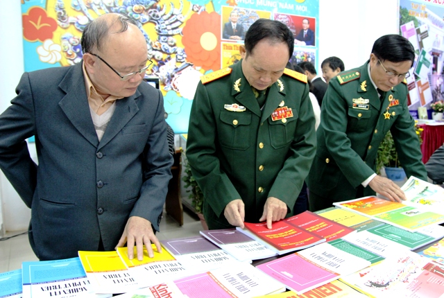 CHẤN CHỈNH, PHÊ BÌNH NHỮNG ĐƠN VỊ THỰC HIỆN CHƯA TỐT VIỆC MUA VÀ ĐỌC BÁO, TẠP CHÍ CỦA ĐẢNG
