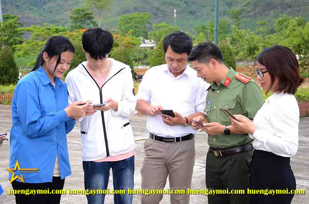 NÂNG CAO KHẢ NĂNG NHẬN DIỆN VÀ ĐẤU TRANH VỚI CÁC QUAN ĐIỂM SAI TRÁI, THÙ ĐỊCH TRÊN MẠNG XÃ HỘI CHO ĐỘI NGŨ CÁN BỘ, ĐẢNG VIÊN