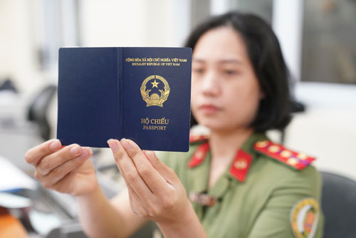 QUỐC HỘI NHẤT TRÍ THÔNG QUA LUẬT XUẤT CẢNH - NHẬP CẢNH VÀO NGÀY 24/6
