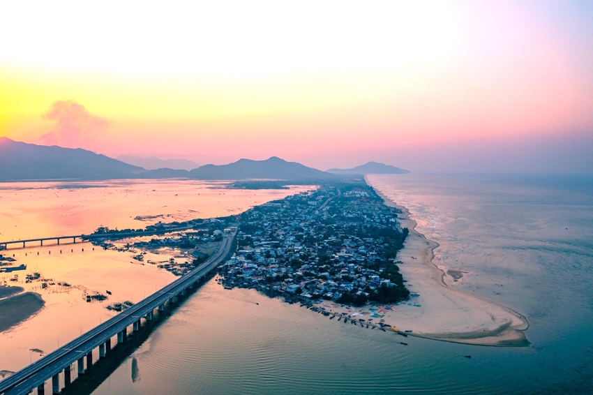 CẦN TẬP TRUNG VÀO CÁC NHIỆM VỤ TRƯỚC MẮT VÀ LÂU DÀI