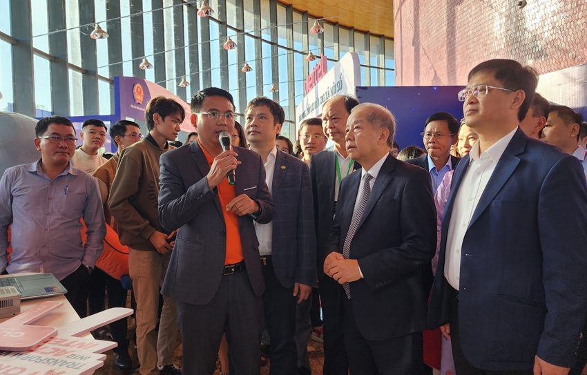 THỰC HIỆN CHUYỂN ĐỔI SỐ TOÀN DIỆN, ĐỒNG BỘ, HIỆU QUẢ