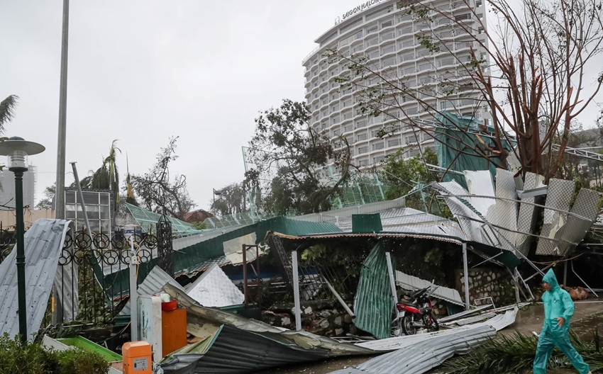 60 SINH VIÊN HUẾ LÊN ĐƯỜNG HỖ TRỢ NGƯỜI DÂN HẢI PHÒNG KHẮC PHỤC HẬU QUẢ BÃO YAGI