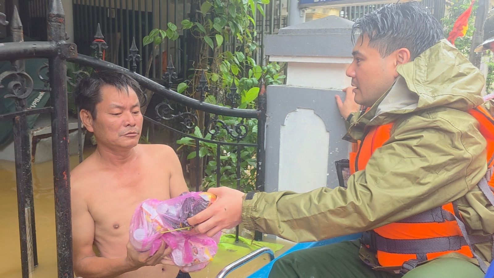 32/40 xã, phường của TP.Huế bị ngập sâu, đã di dời hơn 4.400 người dân