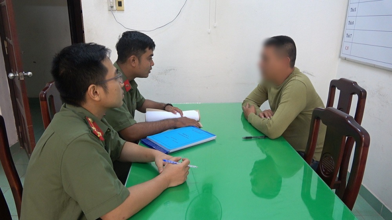 BỐ VI PHẠM NỒNG ĐỘ CỒN, CON LÊN MẠNG ĐĂNG TIN SAI SỰ THẬT, XÚC PHẠM CSGT