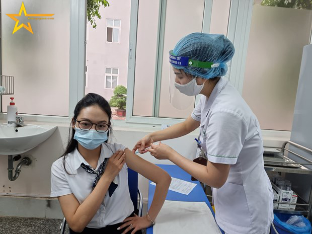 VÌ SAO NHIỀU NGƯỜI KHI ĐI TIÊM VACCINE COVID-19 LẠI TĂNG HUYẾT ÁP ĐỘT NGỘT?