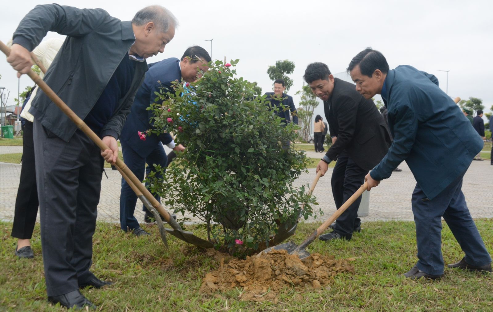 PHÁT ĐỘNG PHONG TRÀO “NGÀY CHỦ NHẬT XANH” 2024