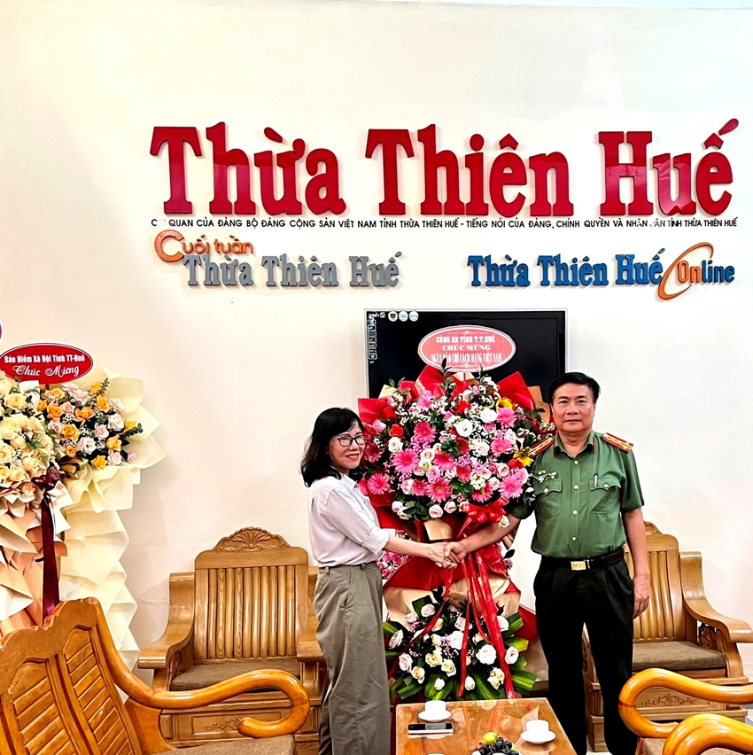 CÔNG AN TỈNH CHÚC MỪNG CÁC CƠ QUAN BÁO CHÍ