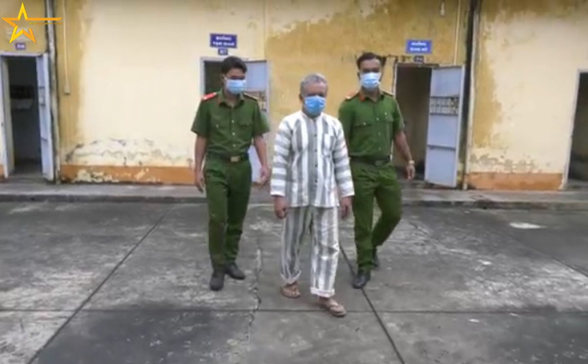 CẢNH BÁO ÂM MƯU CỦA THẾ LỰC THÙ ĐỊCH QUA VIỆC BÔI NHỌ HÌNH ẢNH LÃNH TỤ