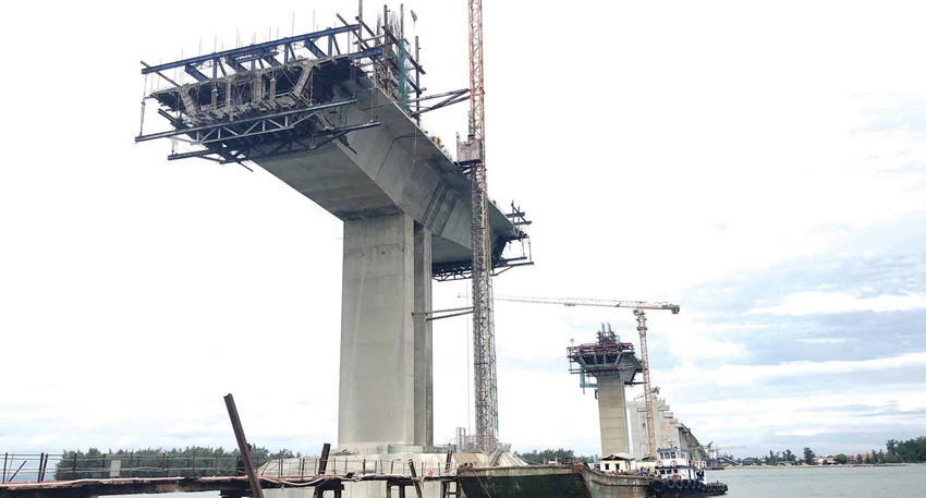 CẦU VƯỢT CỬA BIỂN DÀI NHẤT MIỀN TRUNG SẮP VỀ ĐÍCH