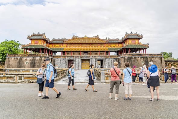 Mưa lũ triền miên, du lịch Huế vẫn đạt được con số đáng mừng