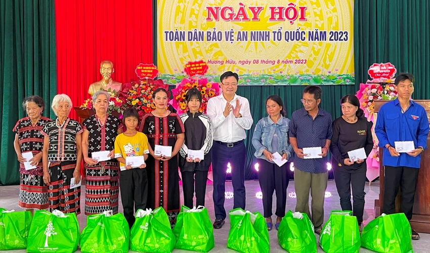 PHÁT ĐỘNG “NGÀY HỘI TOÀN DÂN BẢO VỆ AN NINH TỔ QUỐC”