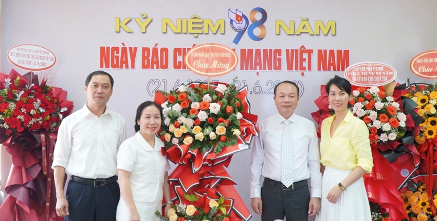 LÃNH ĐẠO TỈNH THĂM, CHÚC MỪNG CÁC CƠ QUAN BÁO CHÍ