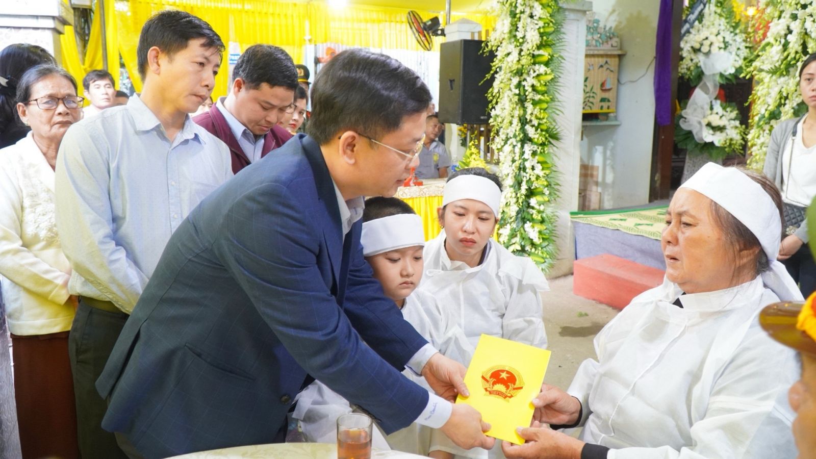 VỤ PHÓ TRƯỞNG CA PHƯỜNG Ở HUẾ HY SINH: ĐỒNG NGHIỆP TÚC TRỰC BÊN LINH CỮU, NGƯỜI DÂN XÓT THƯƠNG