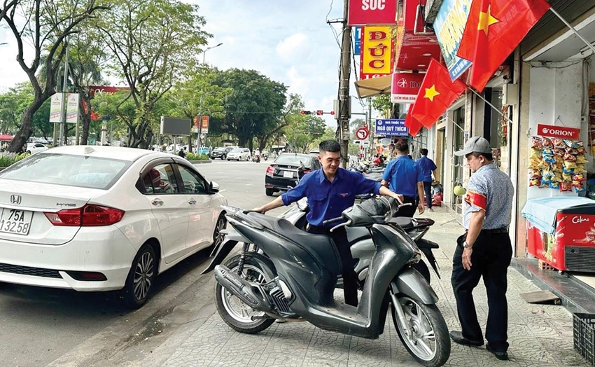 LẬP LẠI TRẬT TỰ ĐÔ THỊ GẮN VỚI PHONG TRÀO NGÀY CHỦ NHẬT XANH