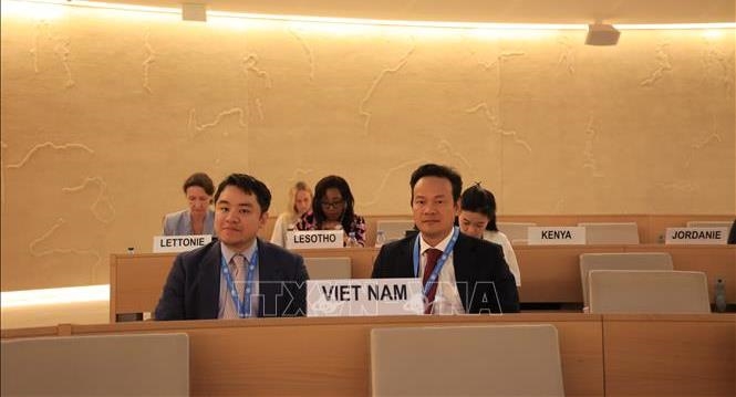 HỘI ĐỒNG NHÂN QUYỀN LHQ THÔNG QUA NGHỊ QUYẾT CỦA VIỆT NAM VÀ CÁC NƯỚC