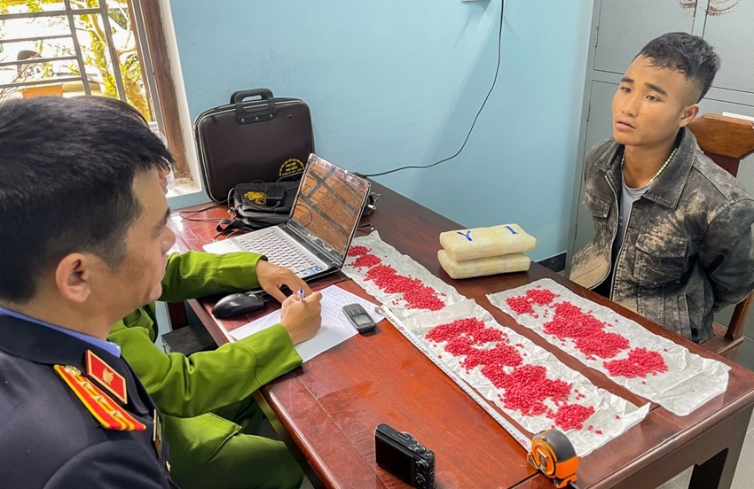 CHẶN 1,5KG MA TÚY TỔNG HỢP CHUẨN BỊ TUỒN RA THỊ TRƯỜNG