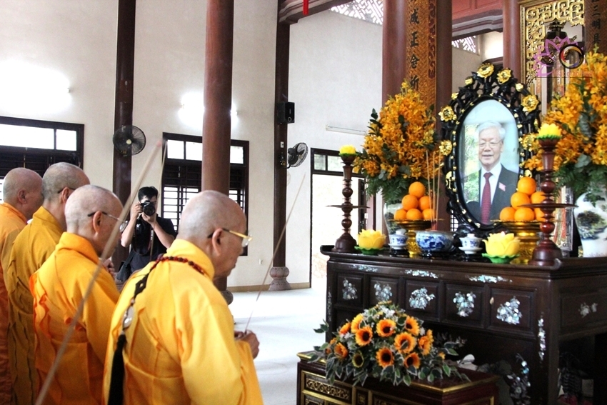 BAN TRỊ SỰ GIÁO HỘI PHẬT GIÁO VIỆT NAM TỈNH DÂNG HƯƠNG TƯỞNG NIỆM TỔNG BÍ THƯ NGUYỄN PHÚ TRỌNG