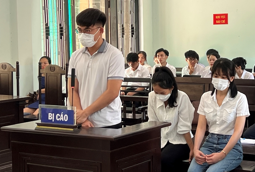 TỪ SINGAPORE ĐIỀU HÀNH ĐƯỜNG DÂY MUA BÁN TRÁI PHÉP HÀNG TRĂM TÀI KHOẢN NGÂN HÀNG