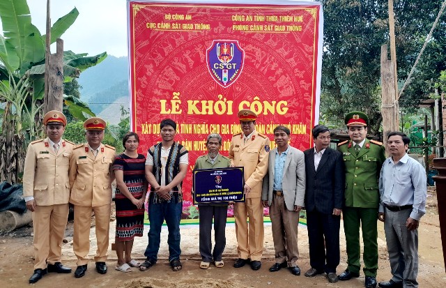 KHỞI CÔNG XÂY DỰNG “NHÀ TÌNH NGHĨA” TẶNG HỘ NGHÈO HUYỆN NAM ĐÔNG