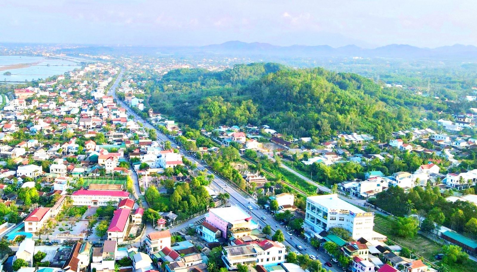 XÁC ĐỊNH VỊ THẾ, VAI TRÒ CỦA HƯƠNG THỦY ĐỂ TẠO ĐỘT PHÁ KHI TRỞ THÀNH QUẬN