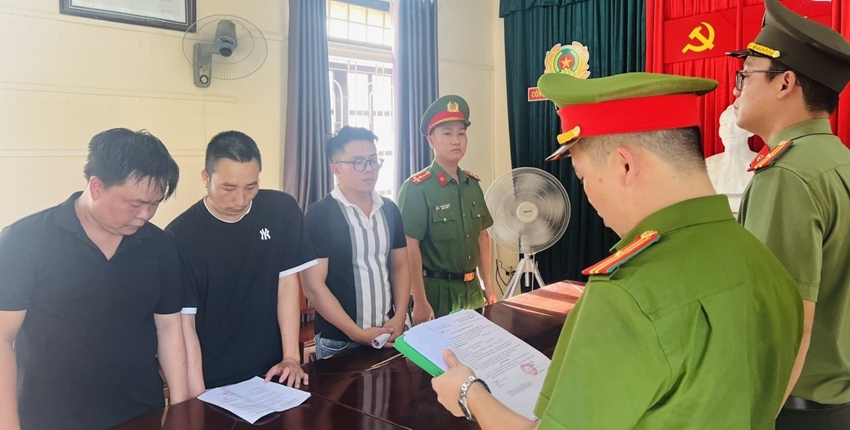 BẮT 3 ĐỐI TƯỢNG LÀM GIẢ CHỨNG MINH NHÂN DÂN ĐỂ TẠO TÀI KHOẢN NGÂN HÀNG