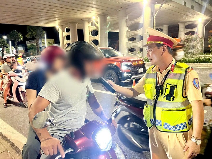 THỪA THIÊN HUẾ: MỘT THÁNG, XỬ LÝ HƠN 3.000 TRƯỜNG HỢP VI PHẠM NỒNG ĐỘ CỒN