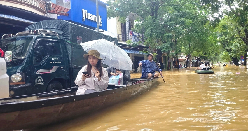 Xử lý nghiêm hành vi nâng giá dịch vụ cứu hộ, ghe đò