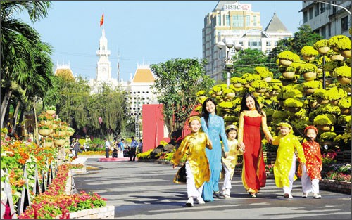 ĐẠI THẮNG MÙA XUÂN 1975 - SỨC MẠNH KHÁT VỌNG HÒA BÌNH VÀ THỐNG NHẤT ĐẤT NƯỚC