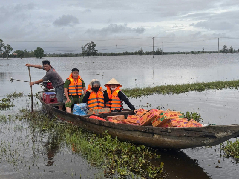 Công an TP Huế - điểm tựa vững chắc giúp người dân vượt qua thiên tai