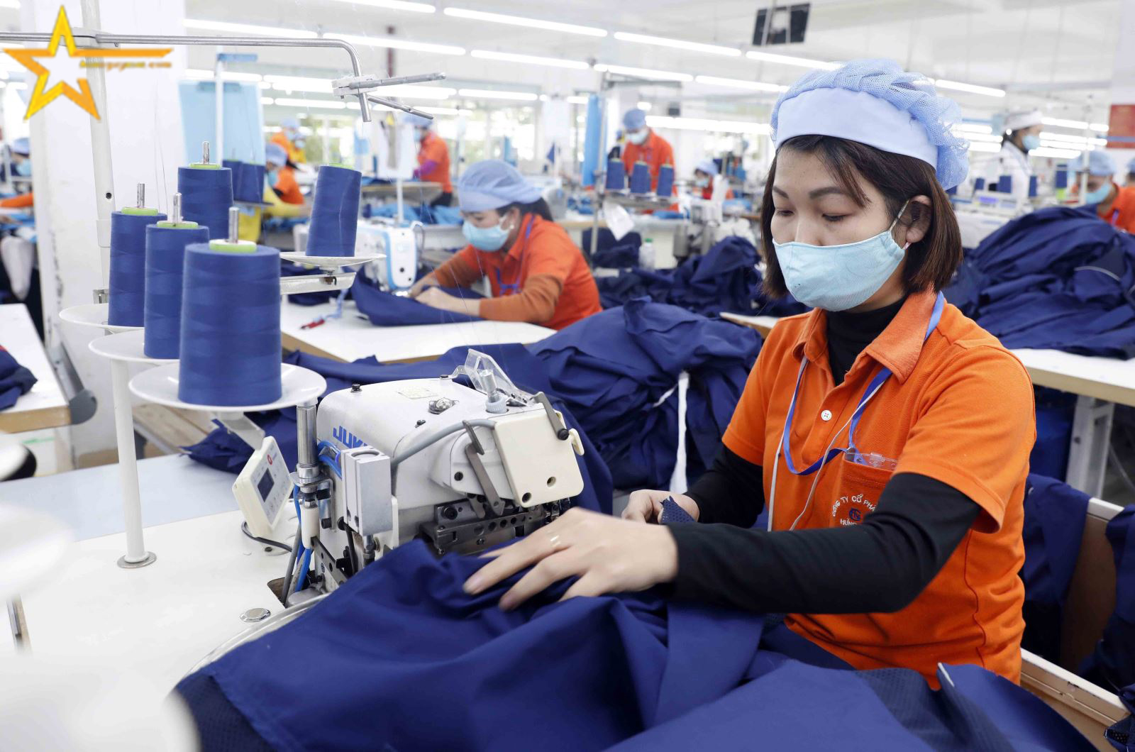 TỪ VAR BÓNG ĐÁ NGẪM CHUYỆN CẠNH TRANH TRÊN THƯƠNG TRƯỜNG