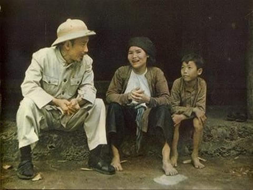 ĐÔI DÉP BÁC HỒ