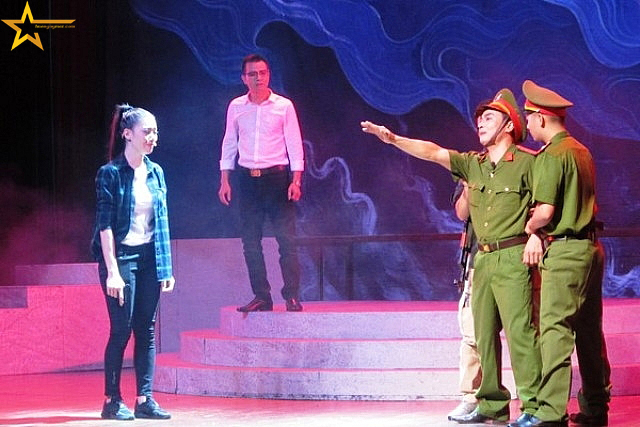 VĂN HỌC, NGHỆ THUẬT KHÔNG THỂ ĐỨNG NGOÀI CHÍNH TRỊ