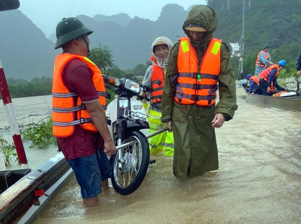 BẢO VỆ TRẺ EM VÀ NGƯỜI YẾU THẾ TRONG LUẬT BẢO ĐẢM TRẬT TỰ AN TOÀN GIAO THÔNG