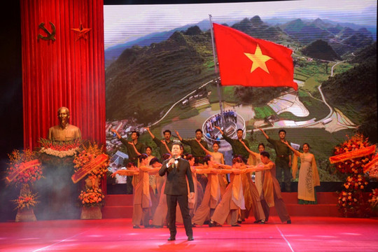 VĂN HỌC, NGHỆ THUẬT GÓP PHẦN XÂY DỰNG ĐẤT NƯỚC  NGÀY CÀNG PHỒN VINH, HẠNH PHÚC